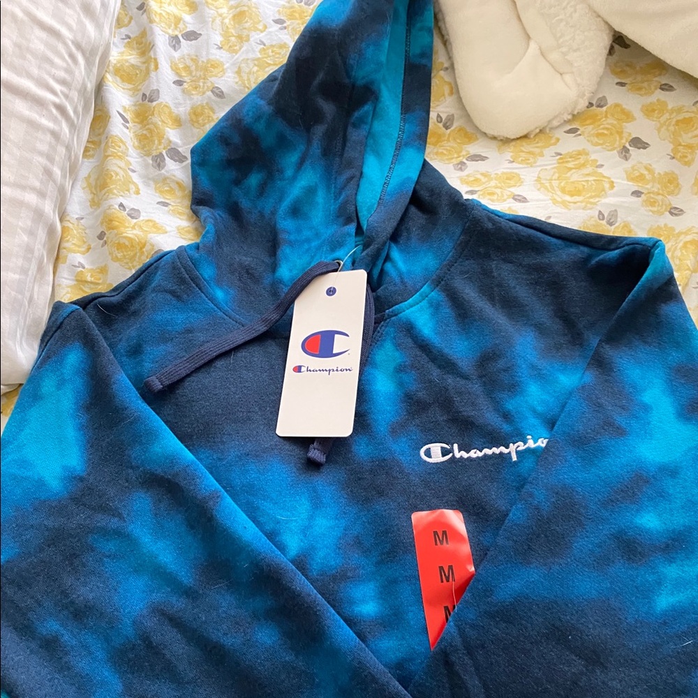 Brand New Champion hoodie with tags! 🏷